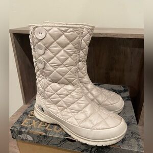 North Face Cream Snow Boots Size 7